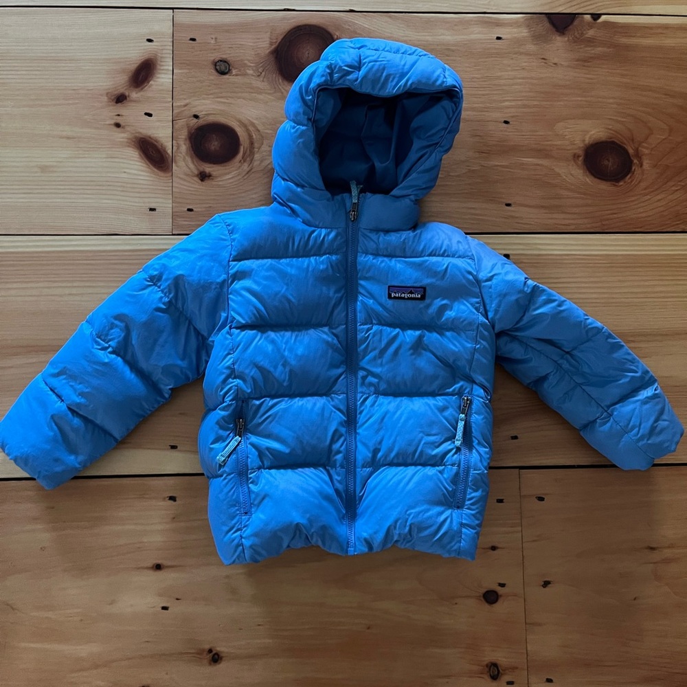 Patagonia babies and toddlers, hi-loft down sweater hoodie, blue, 4T.